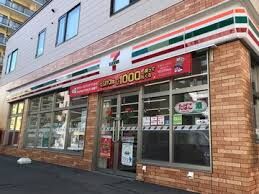 コンビニ　セブンイレブン札幌南4条店（コンビニ）まで831m