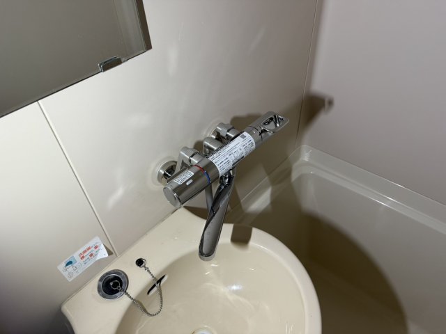 洗面設備　サーモ水栓に交換しております！