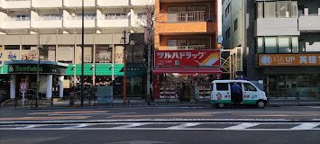 ドラックストア　ツルハドラッグ 早稲田店（ドラッグストア）まで331m