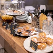 飲食店　THOUSAND COFFEE(サウザンド コーヒー)（飲食店）まで402m