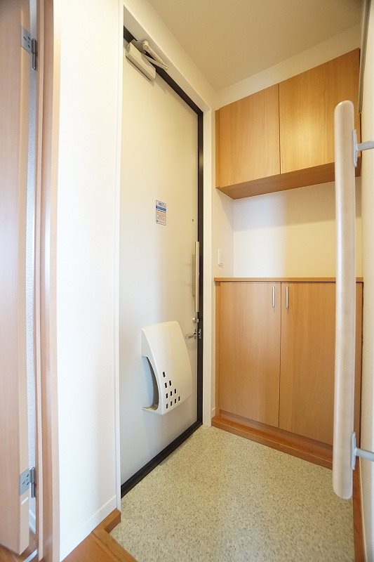 玄関　玄関にはシューズボックス付です♪