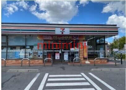 コンビニ　セブンイレブン豊中東泉丘店（コンビニ）まで979m