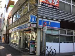コンビニ　ローソン杉並区役所前店（コンビニ）まで373m