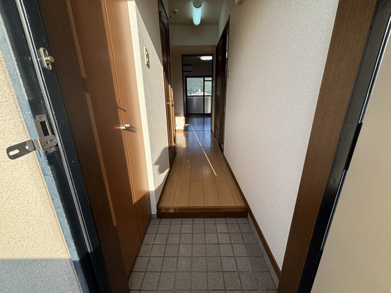 玄関　※別部屋の写真です