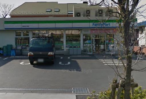 コンビニ　ファミリーマート 深沢五丁目店（コンビニ）まで34m