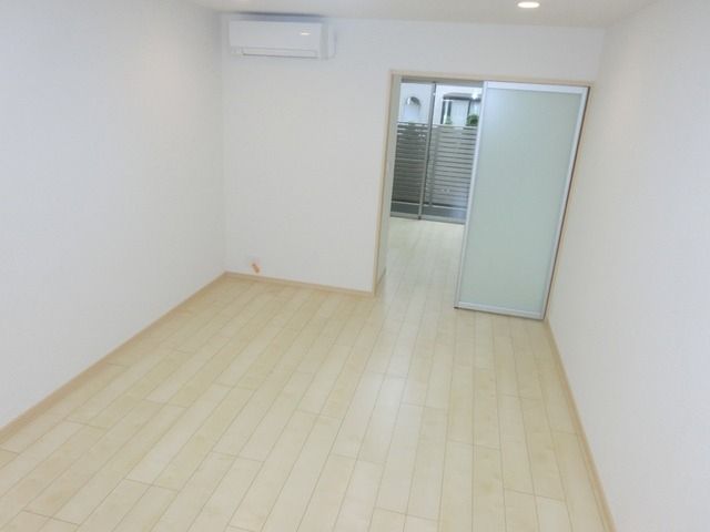 その他部屋・スペース　★白を基調とした開放感のあるリビングです★