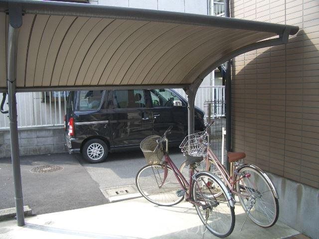 その他共有部分　屋根付きの駐輪場がございます。