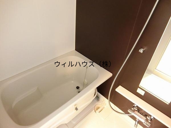 バス・シャワールーム　浴室乾燥機、追い焚き機能付きバス！