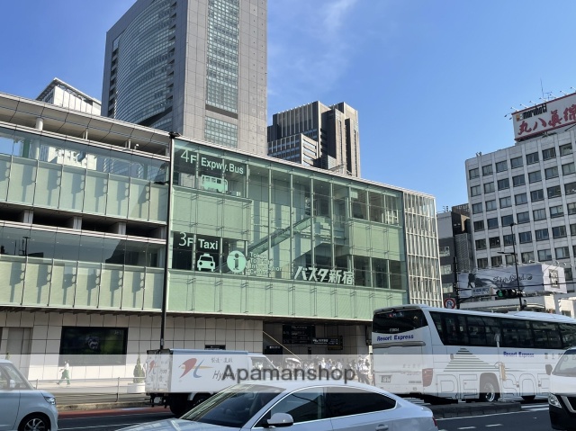 ショッピングセンター　バスタ新宿（ショッピングセンター）まで869m