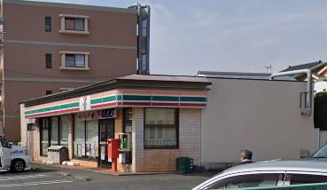 コンビニ　セブンイレブン（コンビニ）まで251m