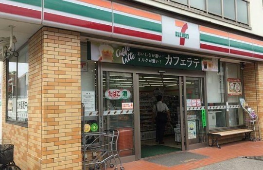 コンビニ　セブンイレブン調布インター南店（コンビニ）まで322m
