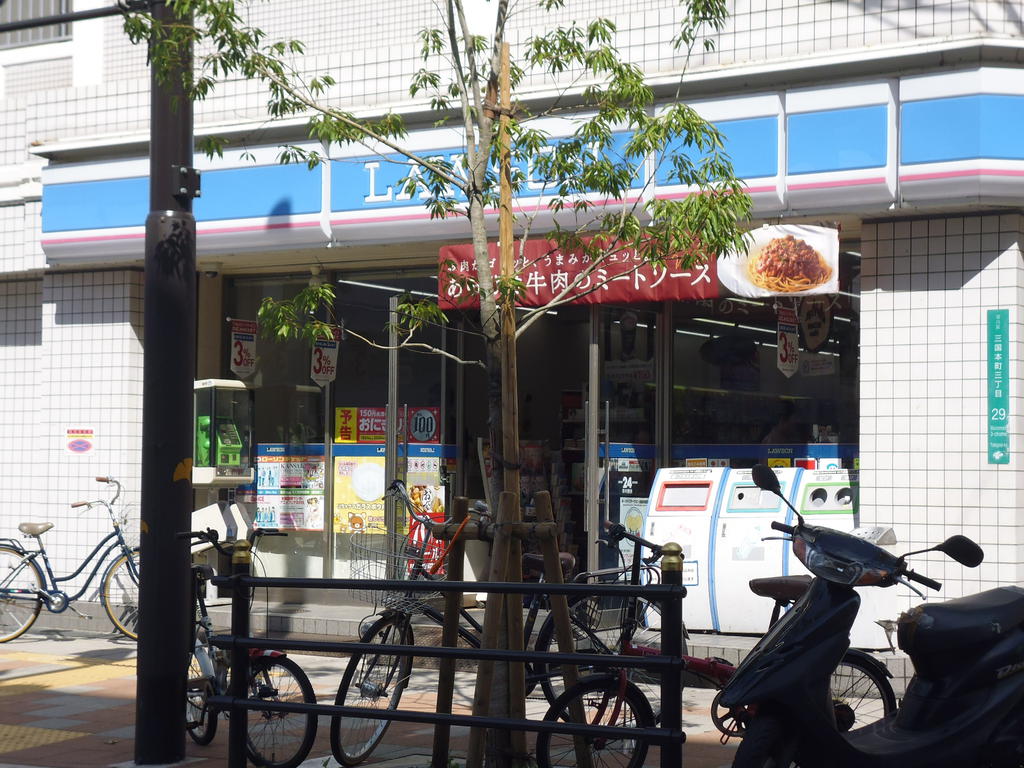 コンビニ　ローソン阪急三国駅前店（コンビニ）まで295m