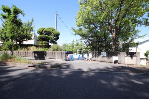 小学校　堺市立赤坂台小学校（小学校）まで880m