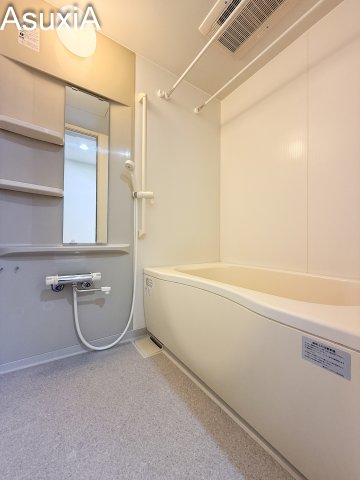 バス・シャワールーム　別タイプのお部屋の写真です