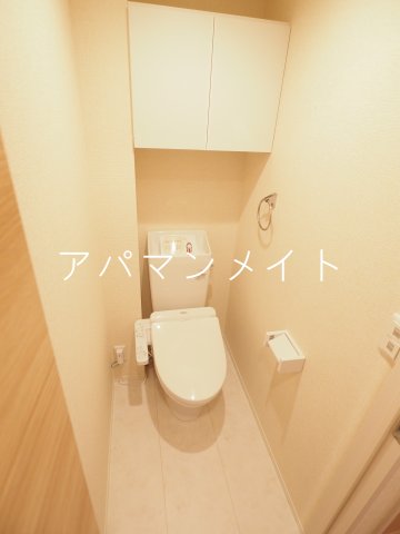 トイレ　落ち着いた色調のトイレです