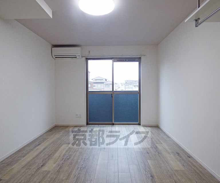 居室・リビング　広々としたお部屋です。