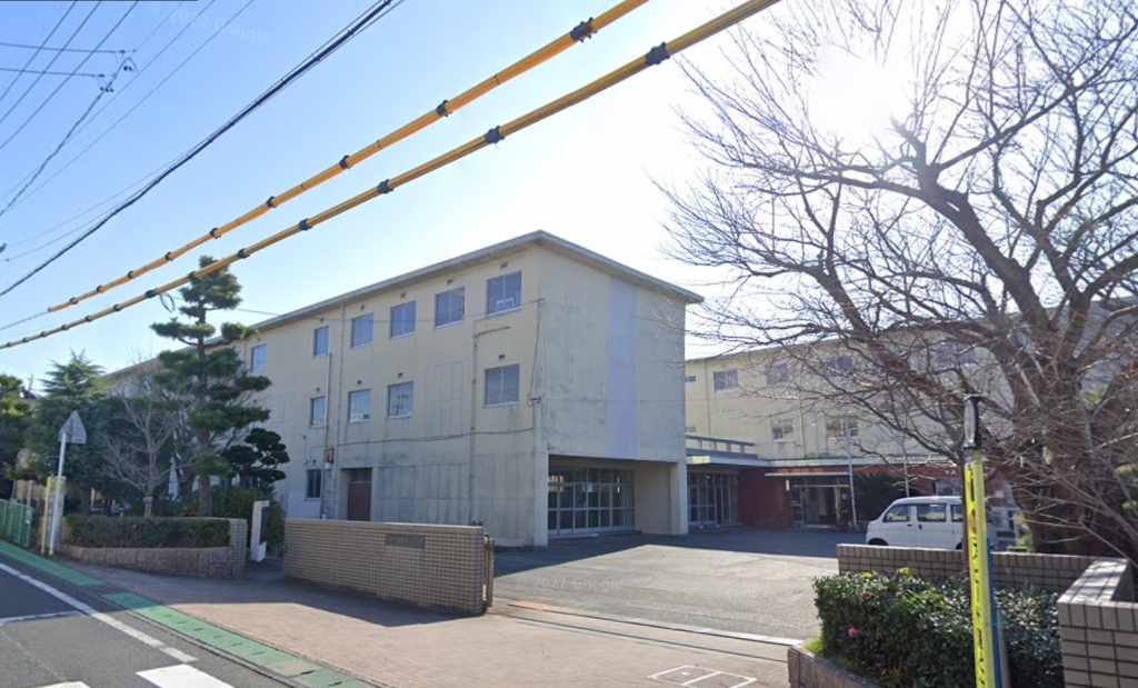 中学校　浜松市立西部中学校（中学校）まで665m
