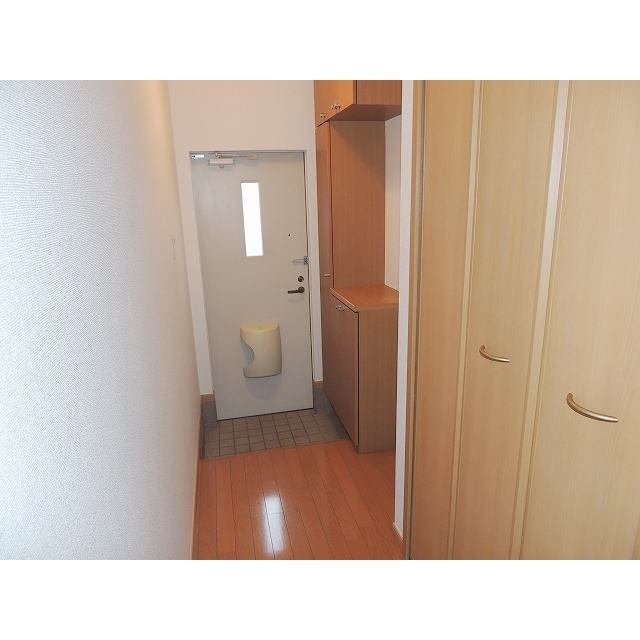 その他　玄関に収納あり★