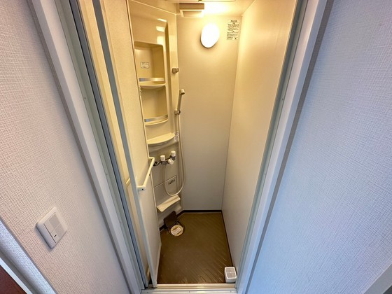 バス・シャワールーム　※別部屋の写真です