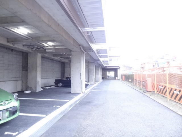 駐車場　屋内駐車場