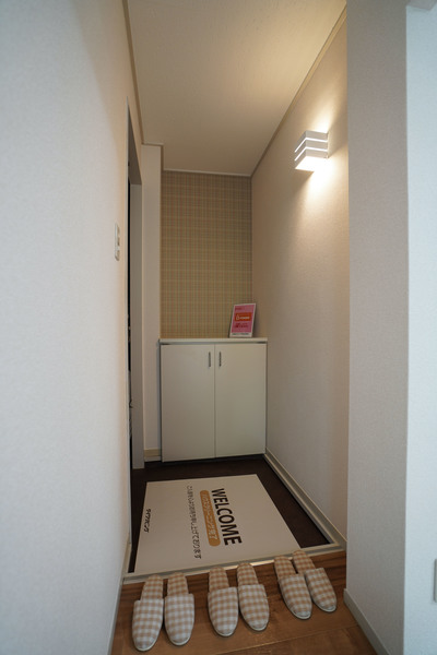 玄関　同じ建物の別のお部屋