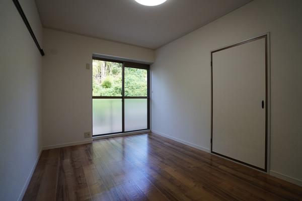 居室・リビング　同じ建物の別のお部屋