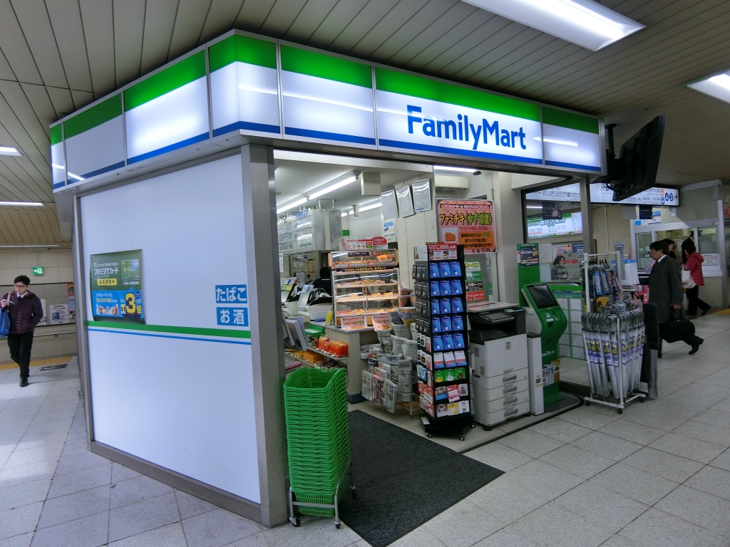 コンビニ　ファミリーマート 京成高砂駅店（コンビニ）まで218m