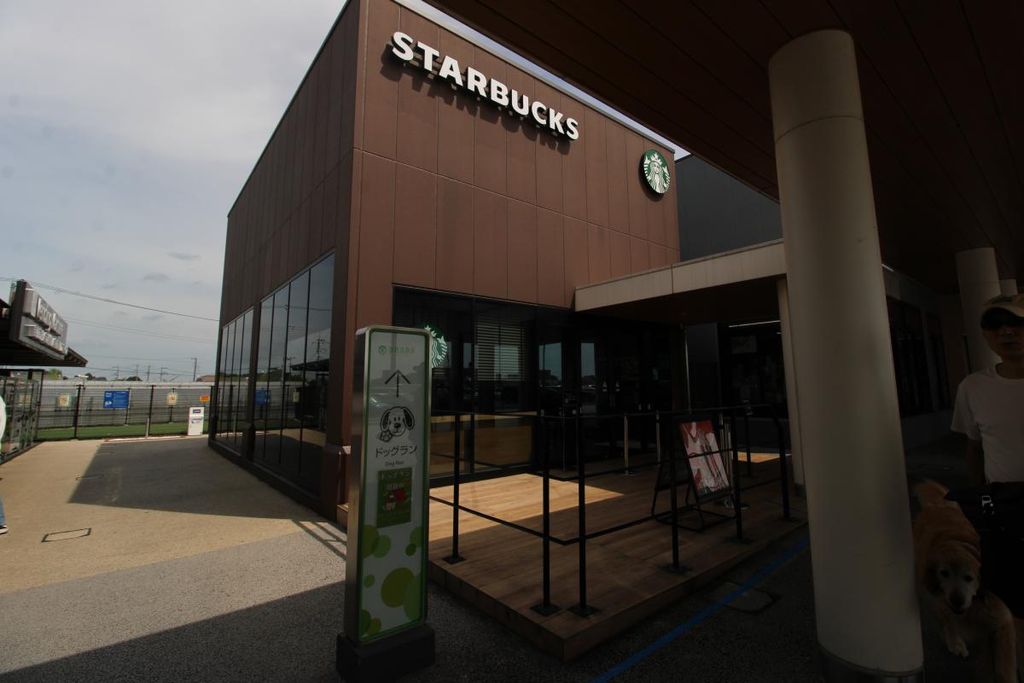 飲食店　スターバックス（飲食店）まで500m