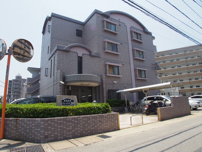 建物外観　静かな住宅街！防犯カメラ完備です♪♪駅までも徒歩圏内♪♪