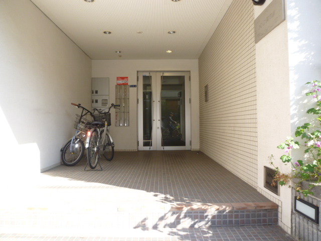 エントランス　安心のオートロック付きです。