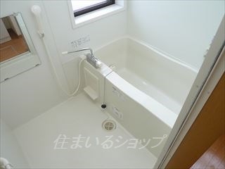 バス・シャワールーム　追い焚き機能・窓あり