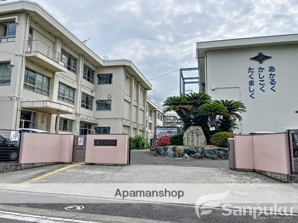 小学校　桑原小学校（小学校）まで596m