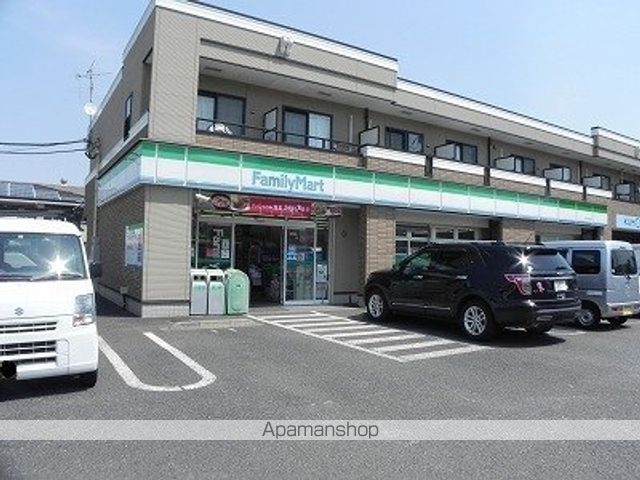 コンビニ　ファミリーマート（コンビニ）まで900m