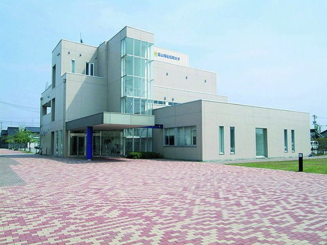 大学・短大　私立富山福祉短期大学（大学・短大）まで737m