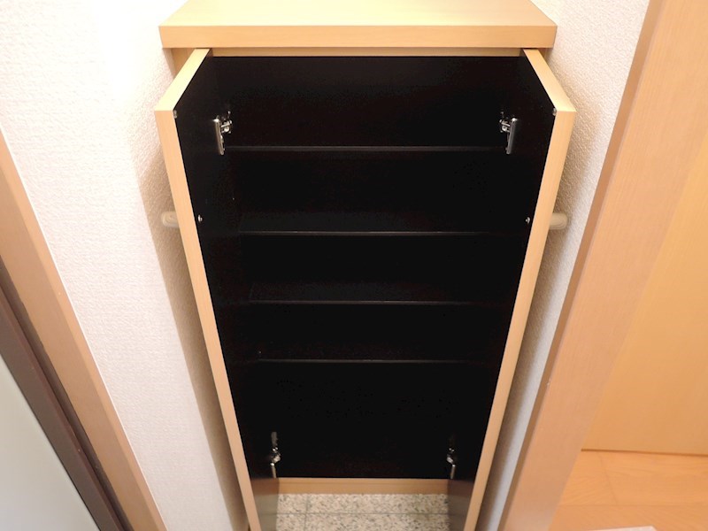 玄関　玄関にはシューズＢＯＸ備付けですっきり片付きます！