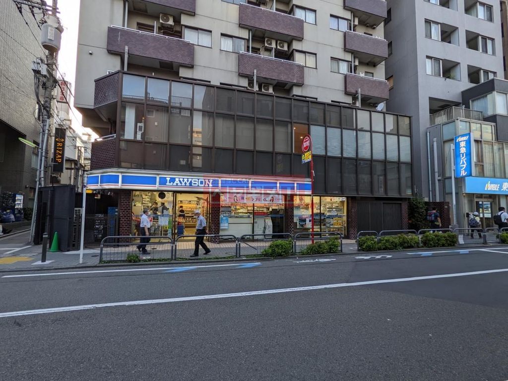 コンビニ　ローソン下北沢店（コンビニ）まで400m