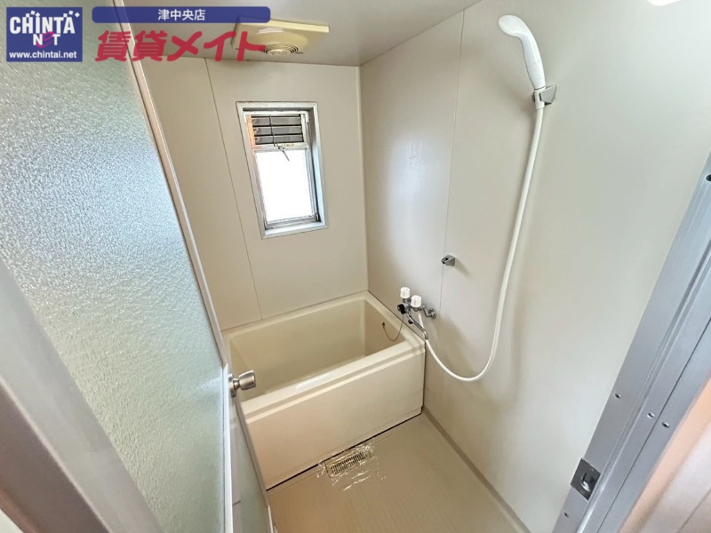 バス・シャワールーム　同じ物件、別部屋の写真です