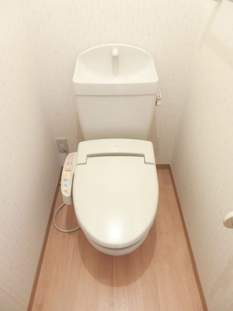 トイレ　ウォシュレット付きのトイレです。