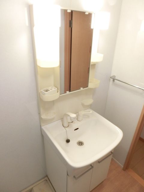 洗面設備　欠かせない独立洗面台です。