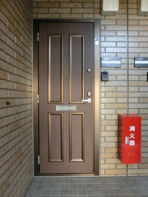 セキュリティ　インターフォン付きの玄関