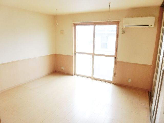 居室・リビング　日当たり良好です。