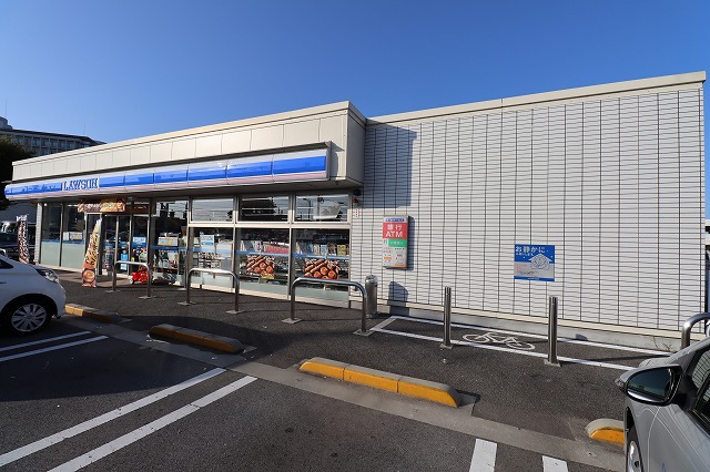 コンビニ　ローソン（コンビニ）まで338m