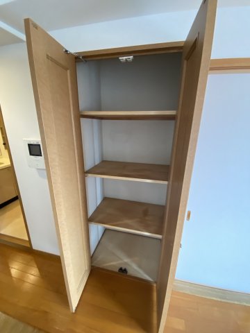 収納　ライオンズマンション天神橋筋六丁目　物入