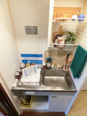 キッチン　白を基調としたキッチンです！場所を取るお鍋やお皿もすっきり収