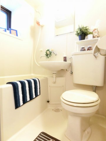 バス・シャワールーム　ユニットバスでお掃除らくらく☆浴室内に洗面台・トイレ付きです