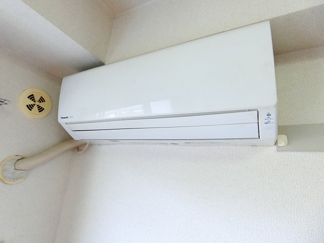 その他設備　暑い夏や寒い冬に大活躍のエアコン付きです☆冷暖房完備で1年中