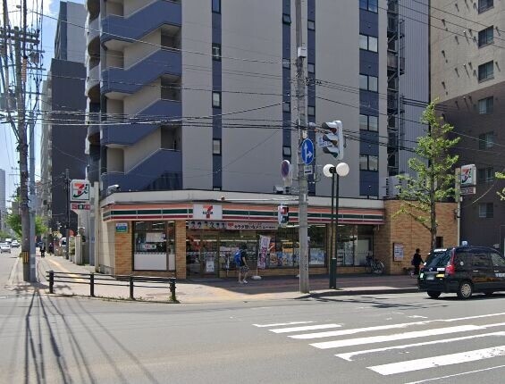 コンビニ　セブンイレブン札幌北2条東1丁目店（コンビニ）まで171m