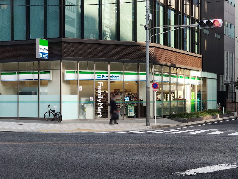 コンビニ　ファミリーマート小伝馬町鞍掛橋店（コンビニ）まで179m
