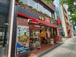 飲食店　すき家日本橋小伝馬町店（飲食店）まで58m