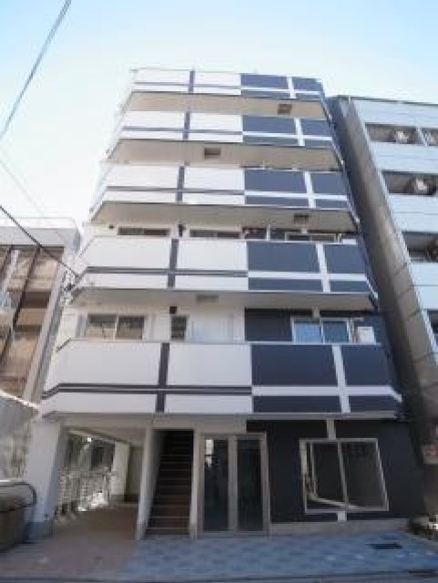 建物外観　７階建ての賃貸マンション